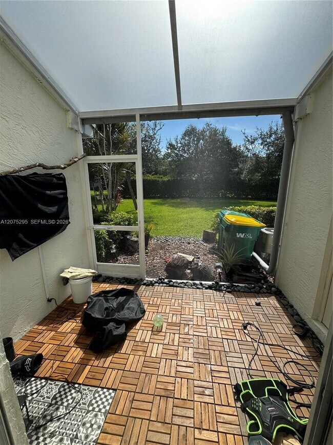 8207 San Carlos Cir