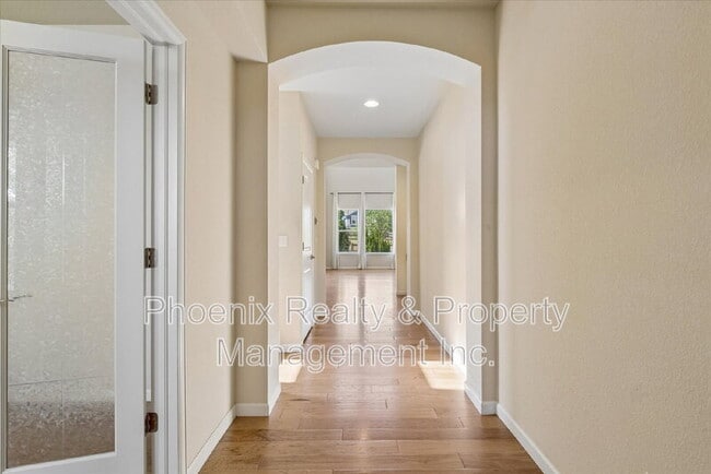 Photo - 963 Laramie Ln