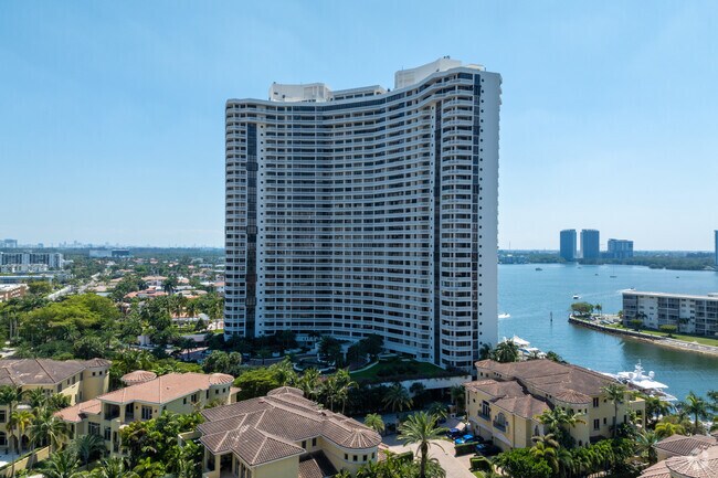 1000 E Island Blvd - 1000 E Island Blvd