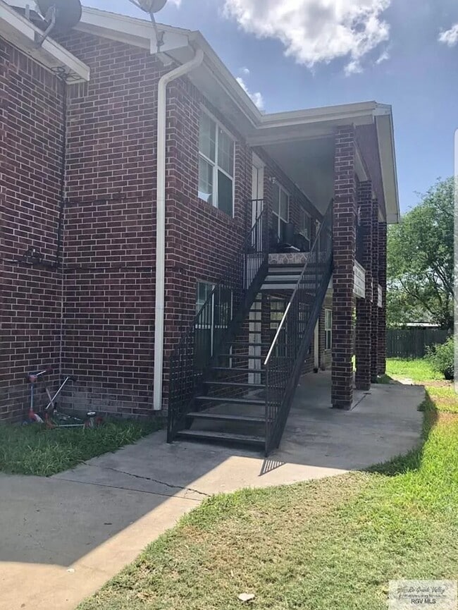 Building Photo - 1319 Nesmith St Unit C