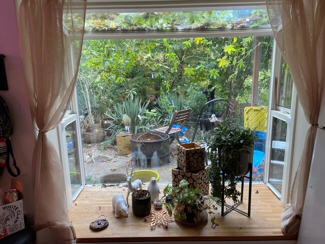 Building Photo - 2111 17th Ave S