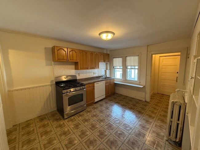 Photo - 104 Mount Auburn St
