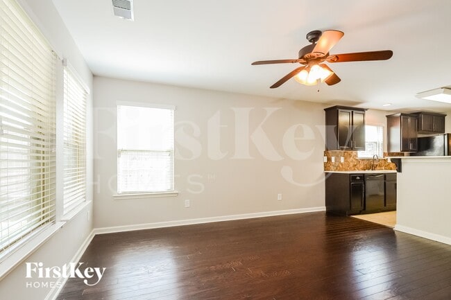 Photo - 465 W Park Dr