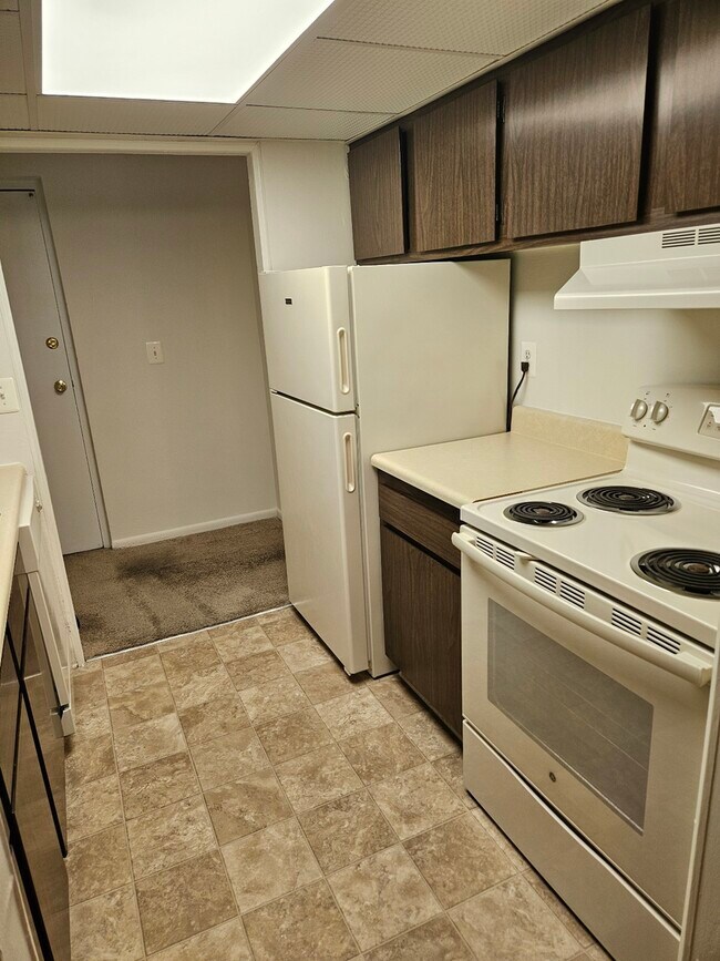 B33 Kitchen Dining Room Side - Lake Club Apartments