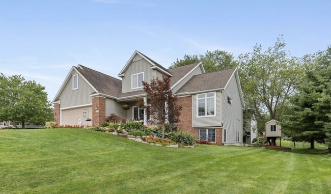 Photo - 61 Greystone Ct NE