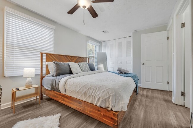 8802 Long Beach Cir