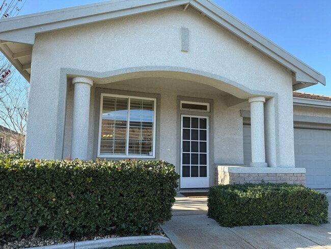 Building Photo - Summerset Living- with a Bonus Room