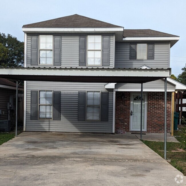 Building Photo - 3 Bedroom Townhouse in Broussard