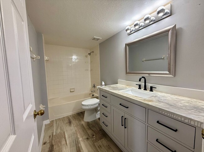 Photo - 677 Elbridge Dr