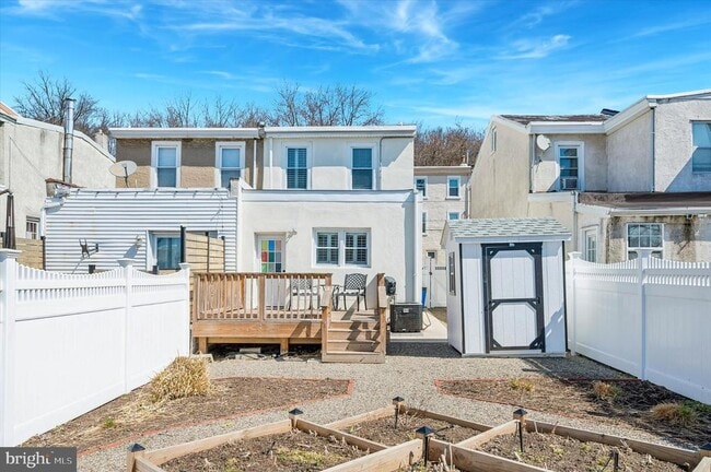 Photo - 4822 Ogle St