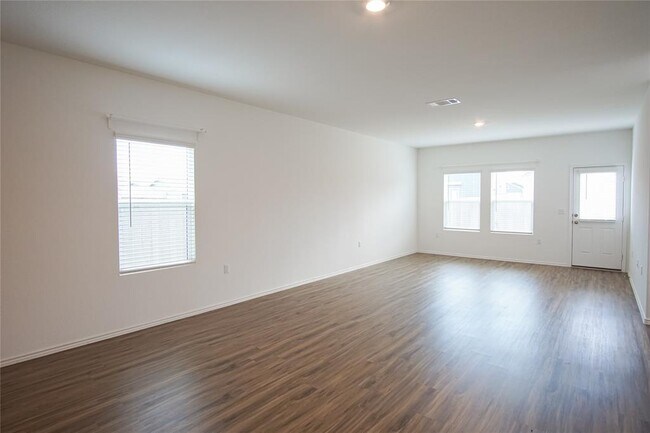 Photo - 14201 Lyndora Ln
