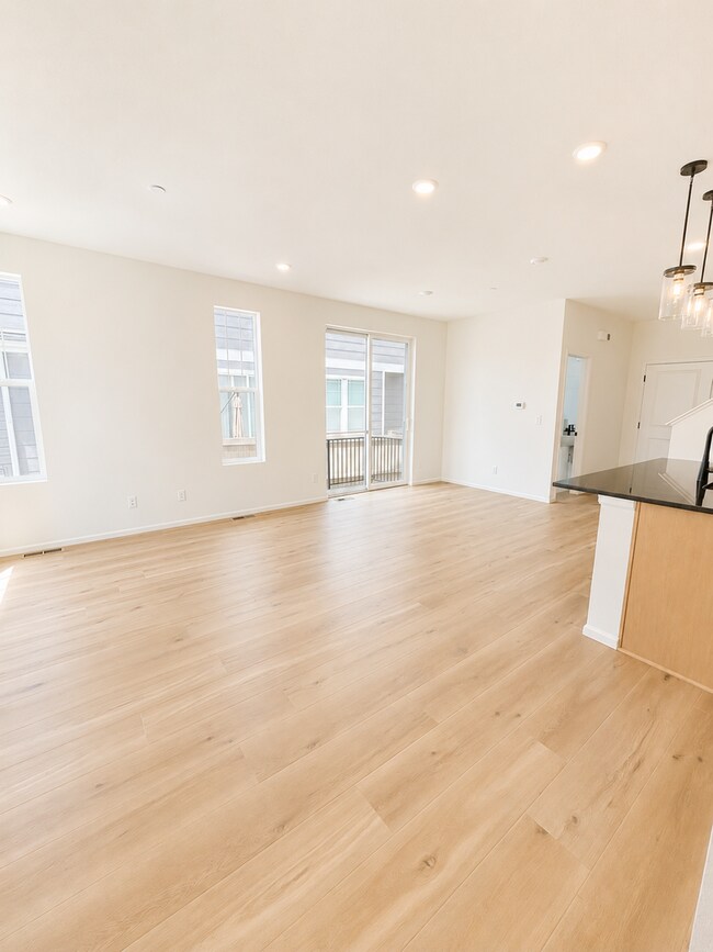 300 Nighthawk St