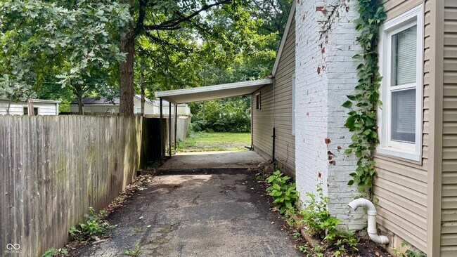 2215 Durham Dr