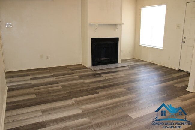 Photo - 3 Bed/ 2 Bath Townhome for Rent