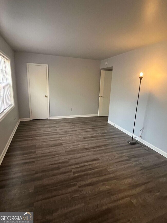 Photo - 2864 Cheney St