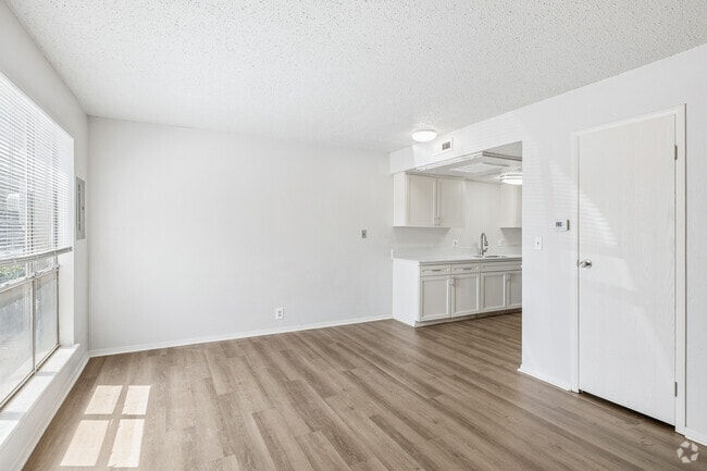 1BR, 1BA - 568SF Premium Electric - Living Room