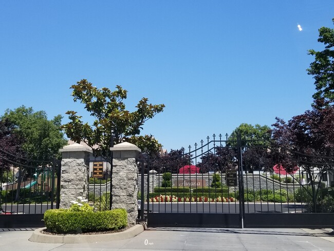 East Roseville - 3 Bdrm, 2 Bath located in... - East Roseville - 3 Bdrm, 2 Bath located in...