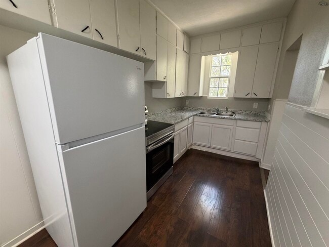 1202 Austin St
