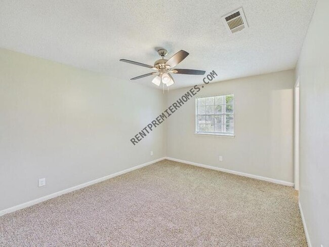 Building Photo - 10 Willowridge Cove