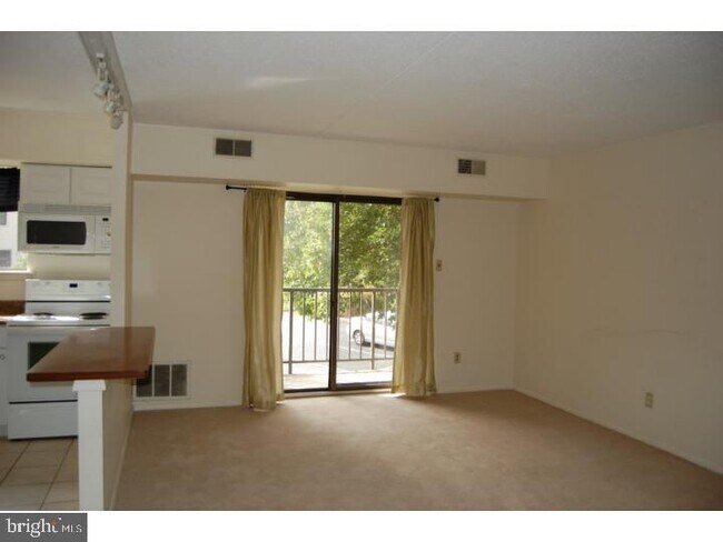 Photo - 1015 Valley Dr