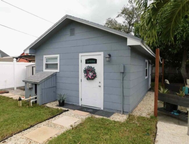 Front entrance - 520 20th Ave N Rental