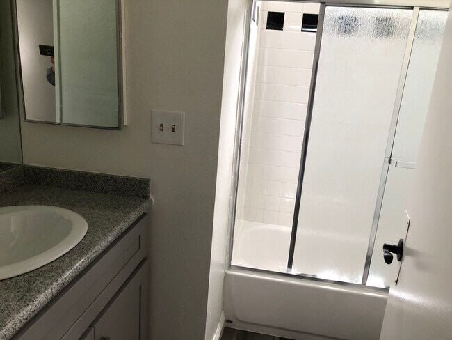 Photo - 3671 Glendon Ave Apartamentos Unidad 102