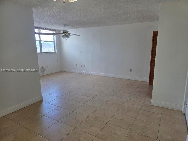 Building Photo - 9411 SW 4th St Unit 303