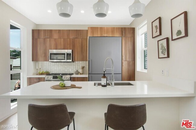 Photo - 1933 Griffith Park Blvd