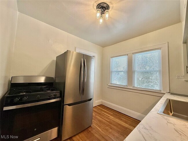 Photo - 1319 Lakewood Ave