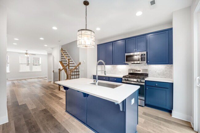 Photo - 642 W End Dr