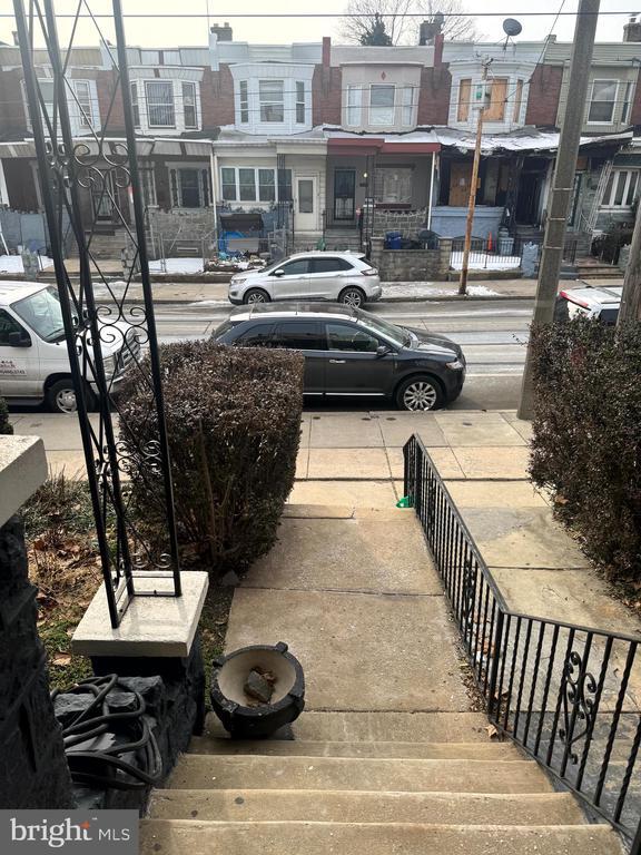 Photo - 5707 Lansdowne Ave