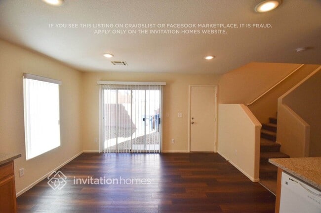 Photo - 701 Jewel Tower St