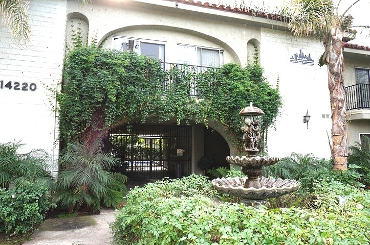 Front of the building - 14220 Burbank Blvd Apartments