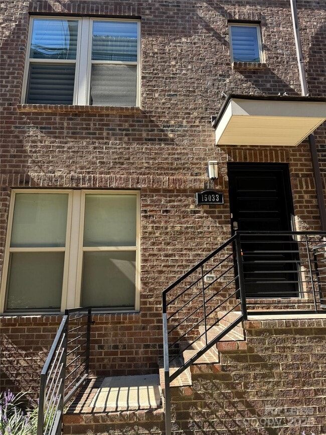 Building Photo - 15033 New Amsterdam Ln Rental