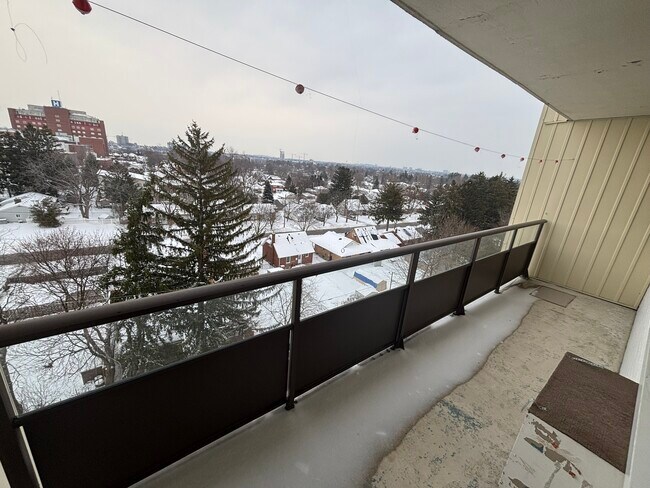 Photo - 1061 Queen's Blvd Unité 803