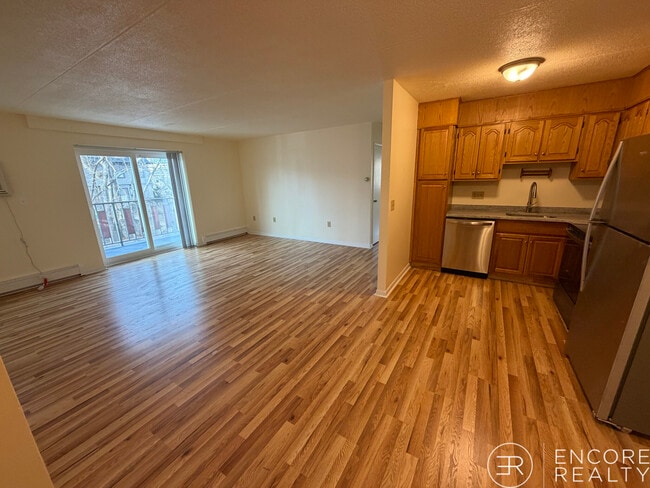 Building Photo - 124 Sutherland Rd Unit 1