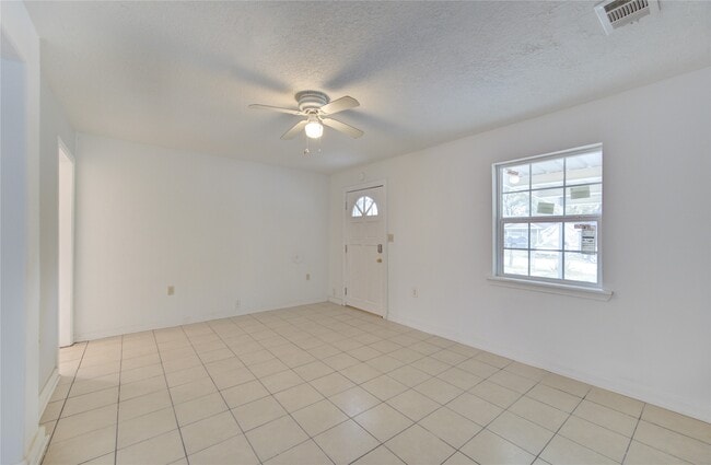 Photo - 10717 Pillot St