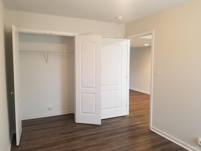 Photo - 104 Squire Cir