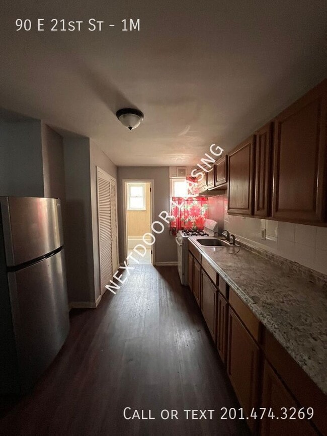 Building Photo - 90 E 21st St Unit 1M