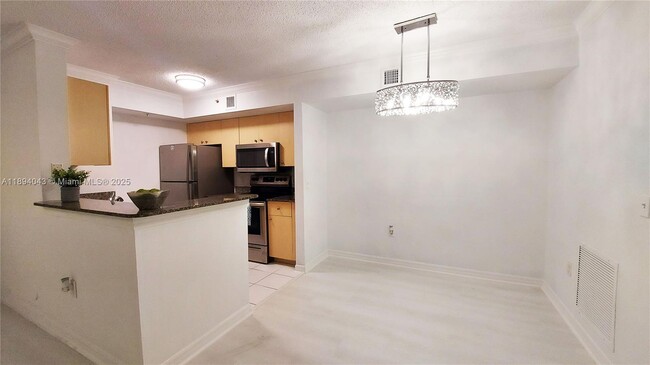 Photo - 2457 Centergate Dr Unidad 108