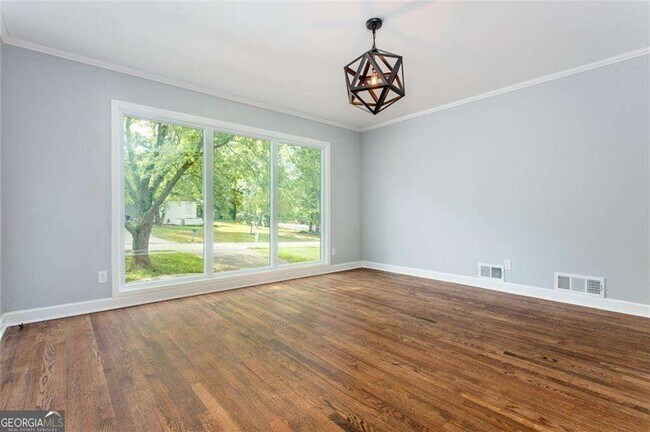 Photo - 3560 Dunn St SE