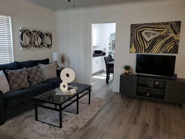 Photo - 2312 S Holly Ave