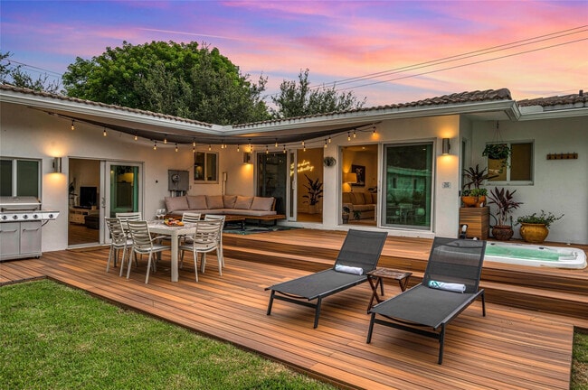 Photo - 549 NE 14th Ave