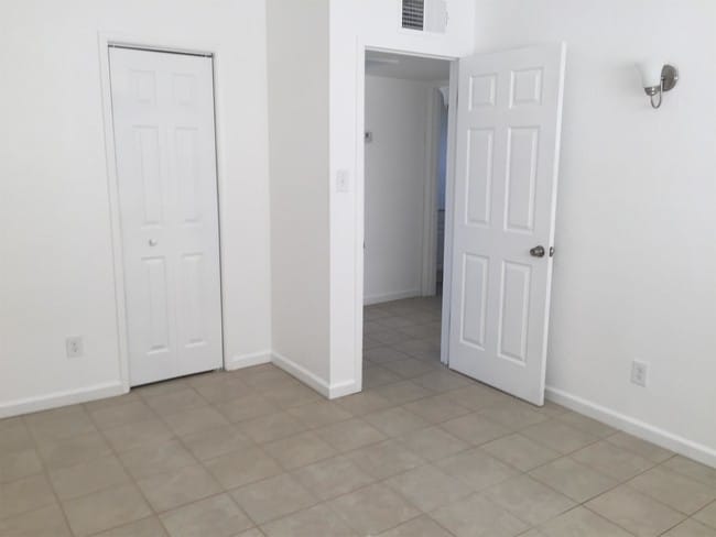 Photo - 507 W 11th St