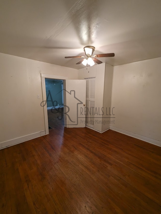 Photo - 438 E 23rd St