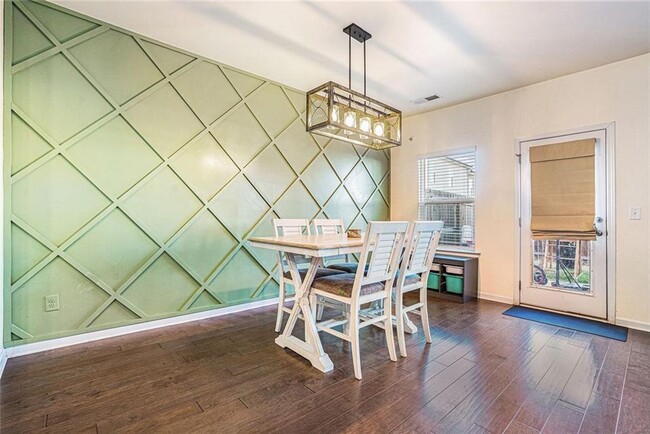 Photo - 5526 Donerail St