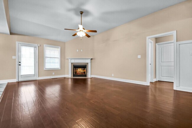 Photo - Pet Friendly Three Bedroom!