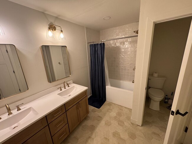 Building Photo - 4 Bedroom Updated Acreage