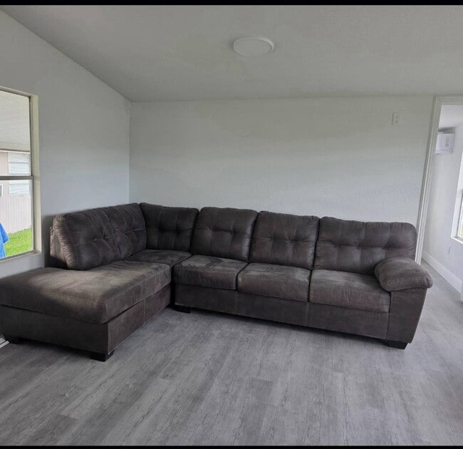 Photo - 933 Chandrika Pl