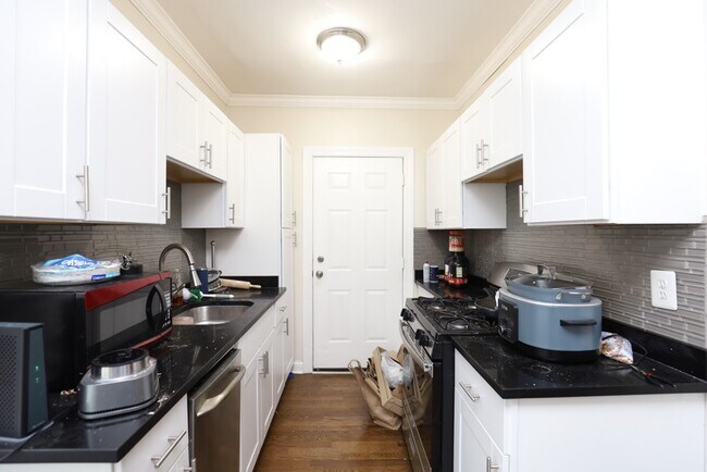 Photo - 3815 N Greenview Ave Unit E2